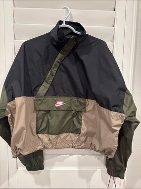 Nike Men's Black / Olive / Tan Colorblock Pullover Windbreaker